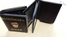 Rendőr igazolványtok plusz kerettel, plusz tartó lapokkal,belső jelvény nélkül